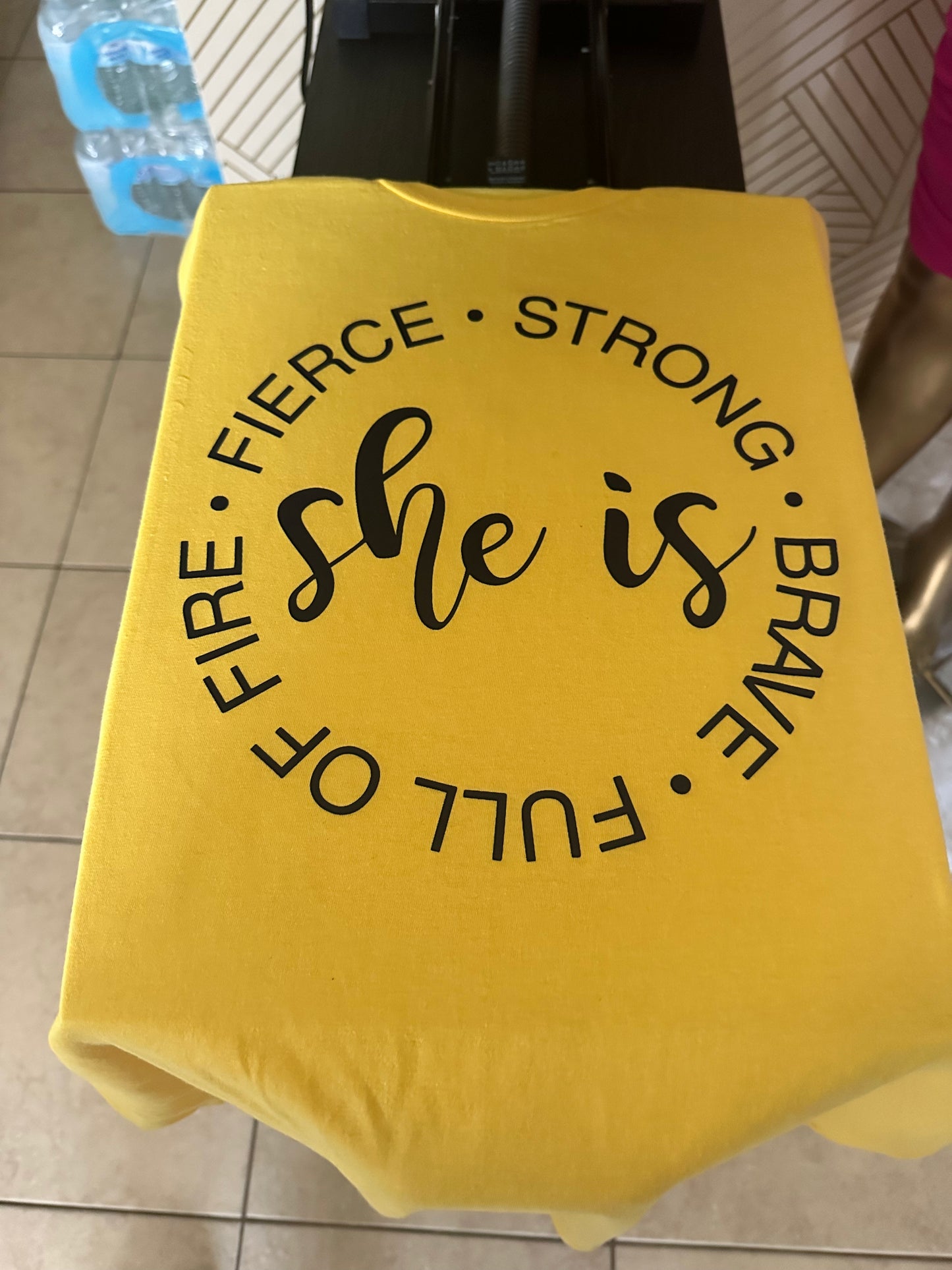 SHE IS GRAPHIC 👚TEE